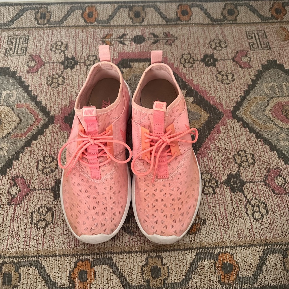 Nike Juvenate Women’s Sneakers